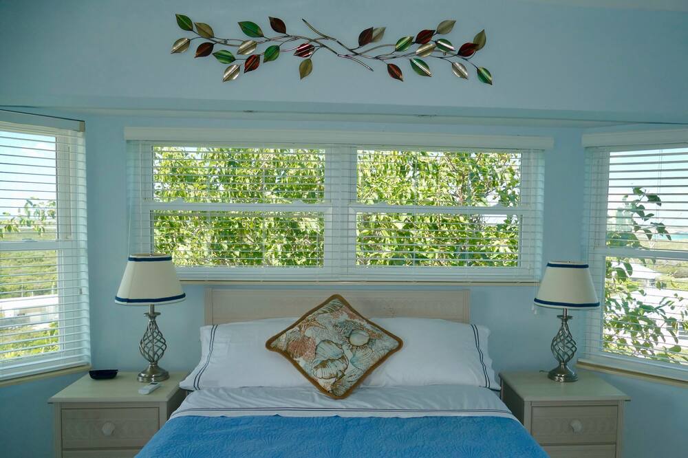 Photo of Bedroom in Conch Bar