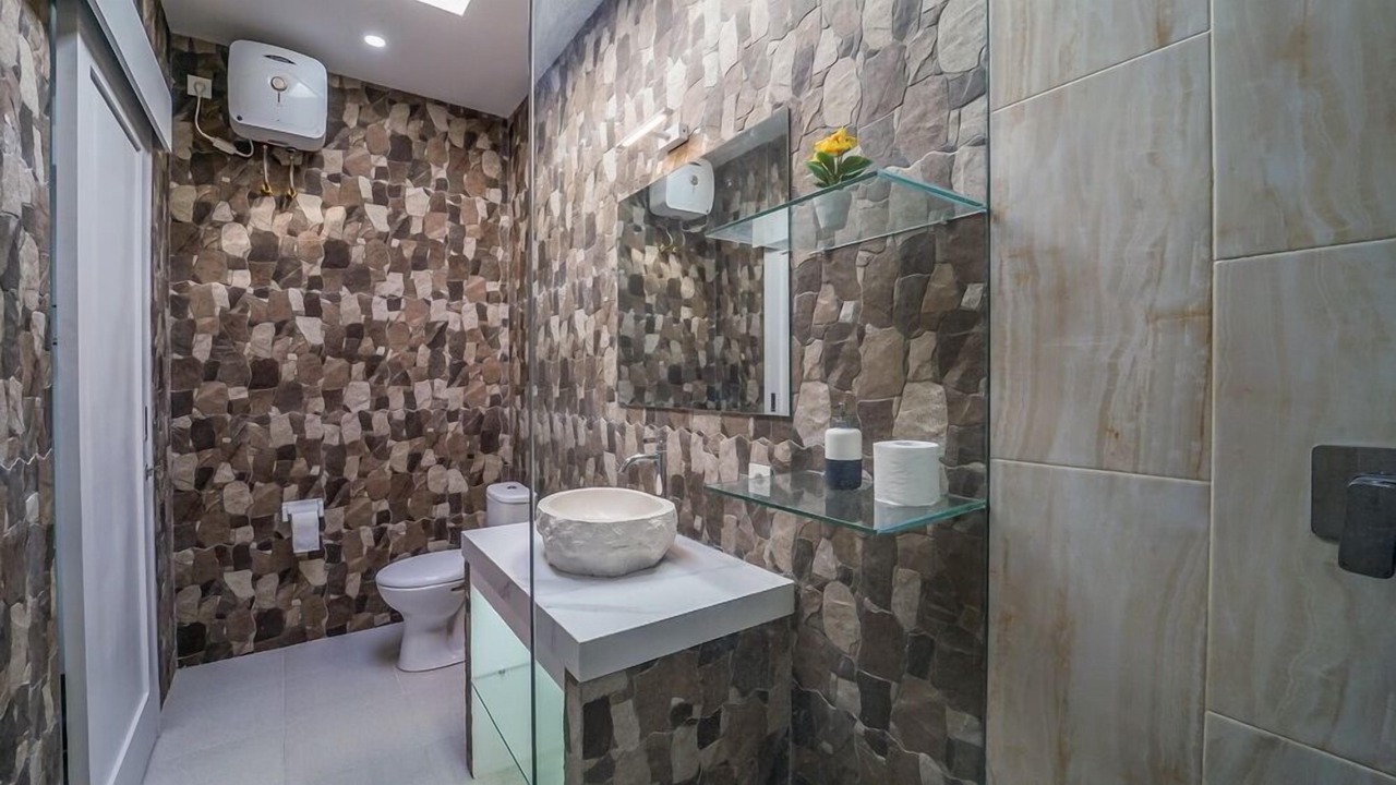 Photo of Bathroom in Sunset Road