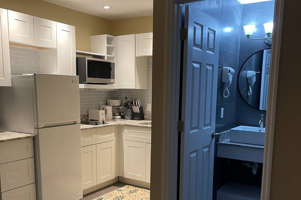 Photo of Kitchen in Leeward Settlement