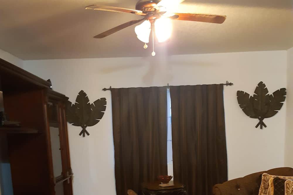 Photo of Livingroom in Ocean Point