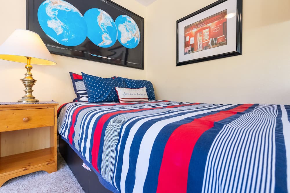 Photo of Bedroom in Opal Cliffs