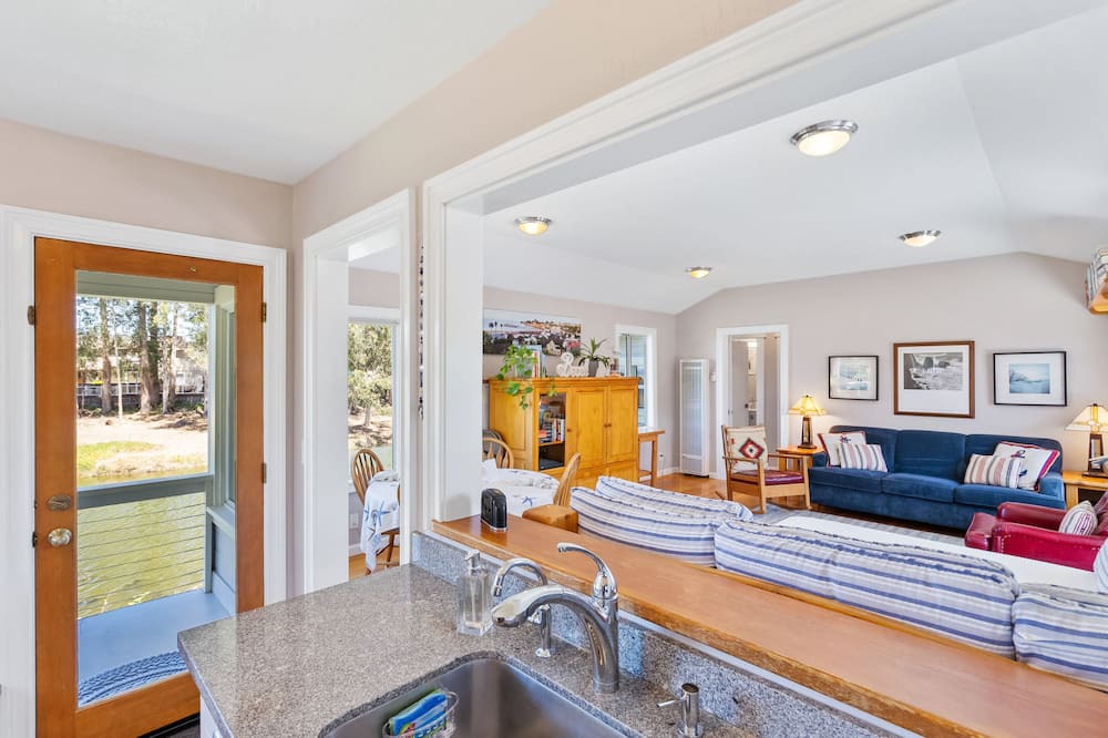 Photo of Livingroom in Opal Cliffs