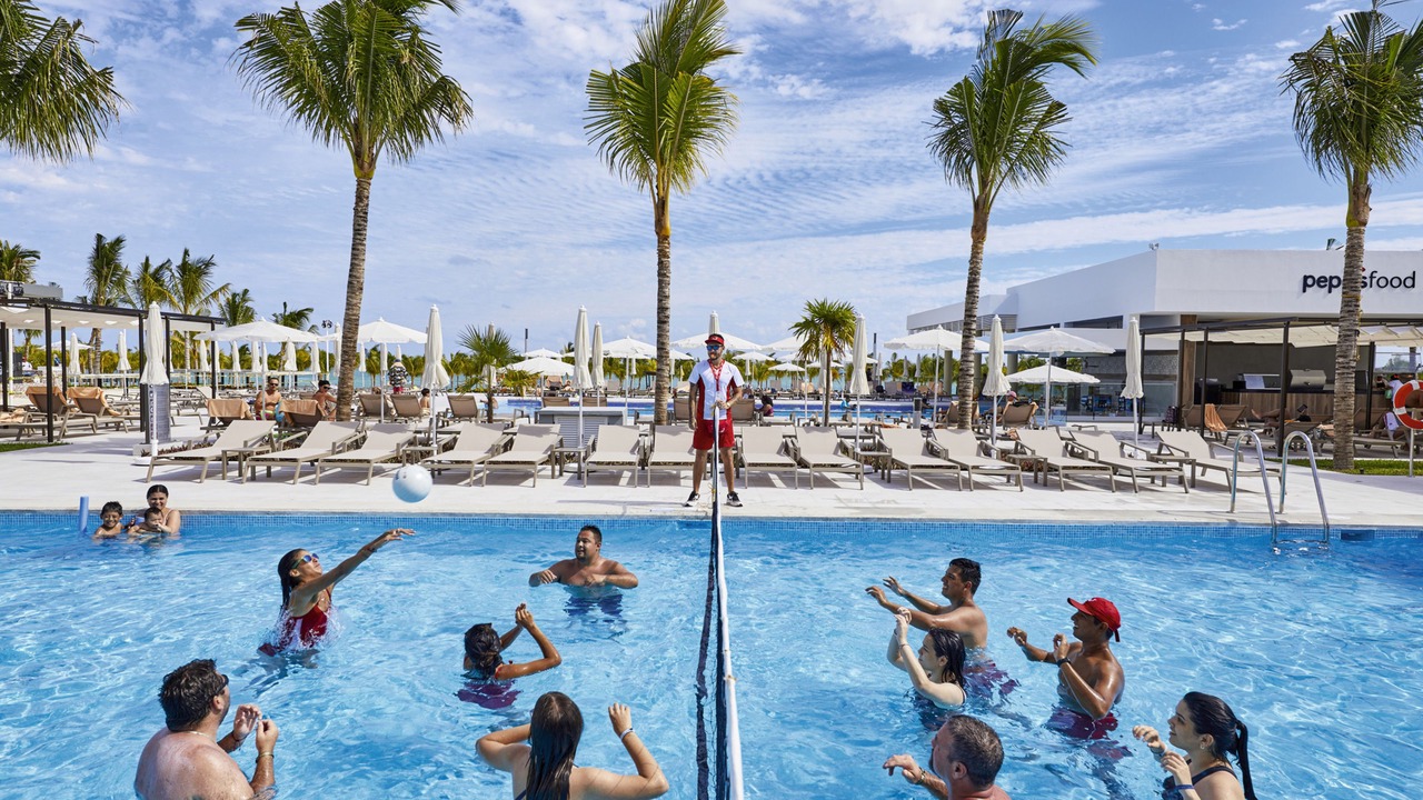 Photo of Human In Picture in Costa Mujeres
