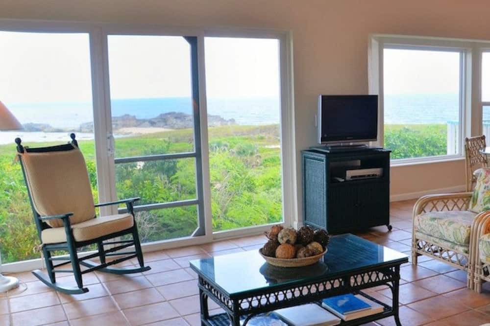 Photo of Livingroom in Conch Bar