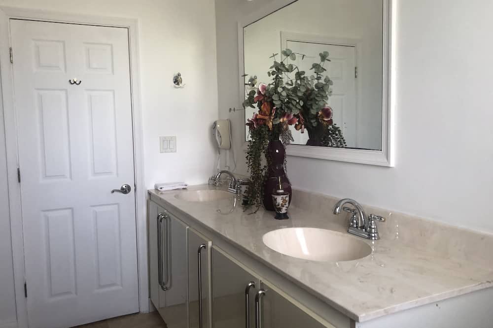 Photo of Bathroom in Conch Bar