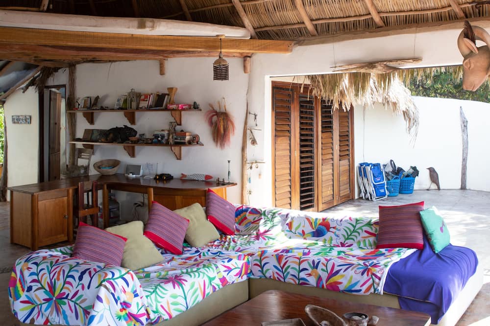 Photo of Livingroom in Mayto