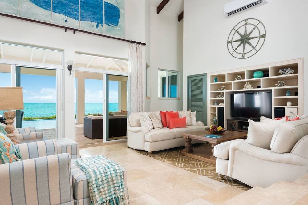 Photo of Livingroom in Venetian Road Settlement