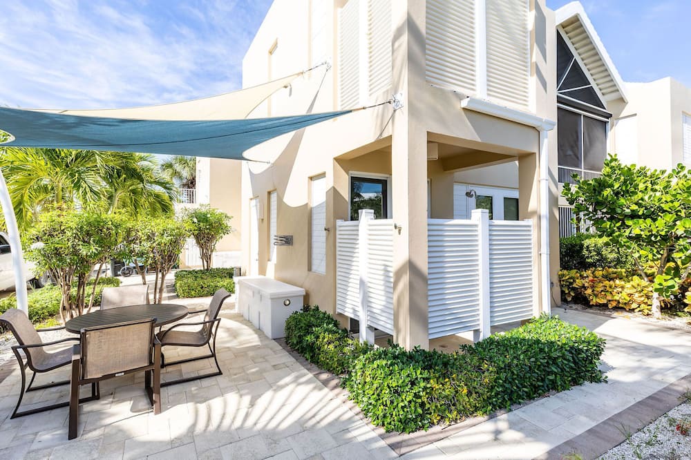 Photo of Outdoor in Long Bay Hills