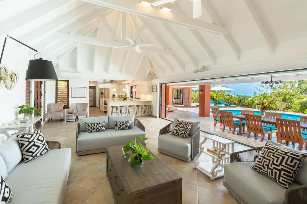 Photo of Livingroom in Ocean Point