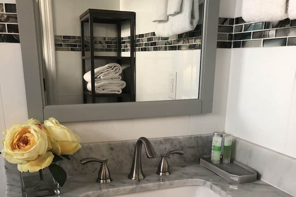 Photo of Bathroom in Wheeland Settlement