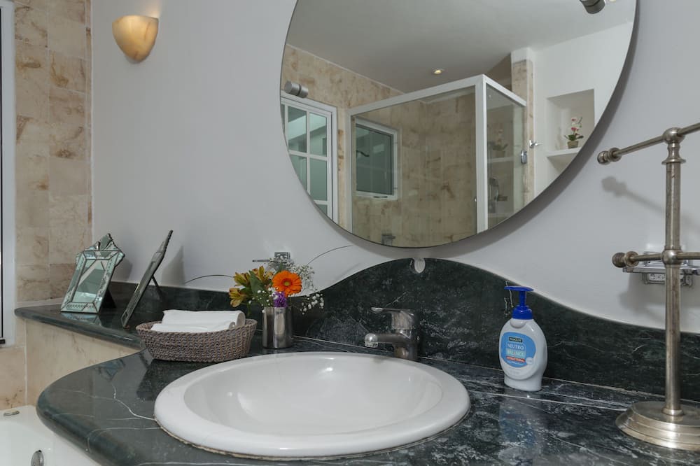 Photo of Bathroom in Zona Hotelera