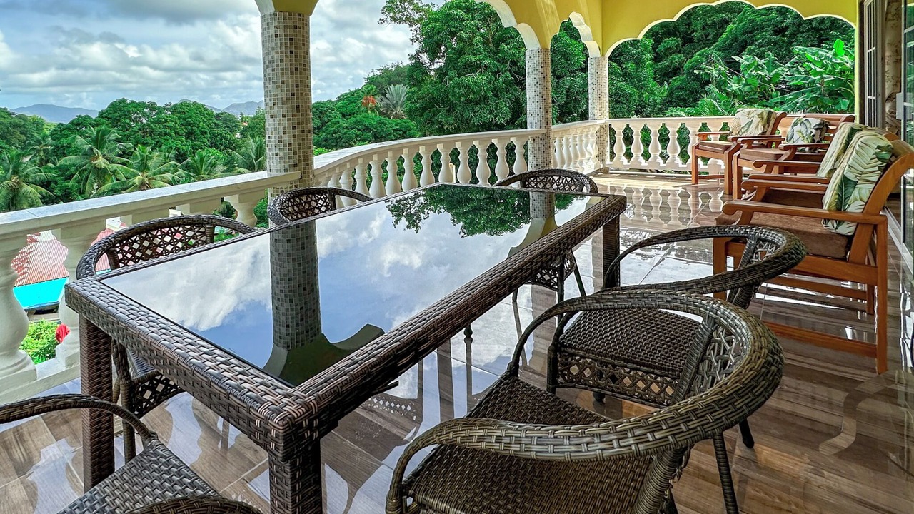 Photo of Patio Balcony in La Passe