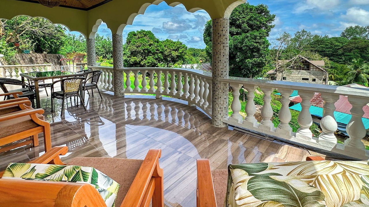 Photo of Patio Balcony in La Passe