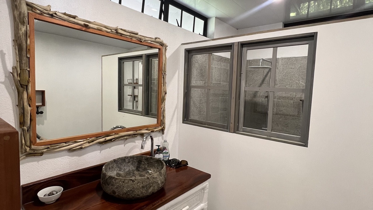 Photo of Bathroom in Teahupoo