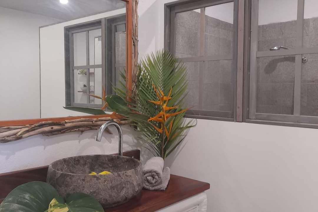Photo of Bathroom in Teahupoo