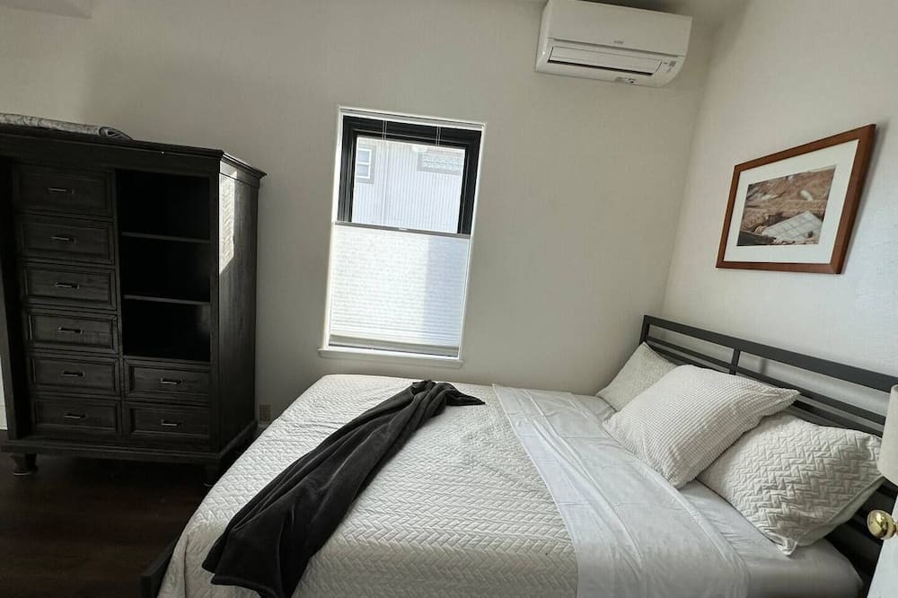 Photo of Bedroom in Opal Cliffs