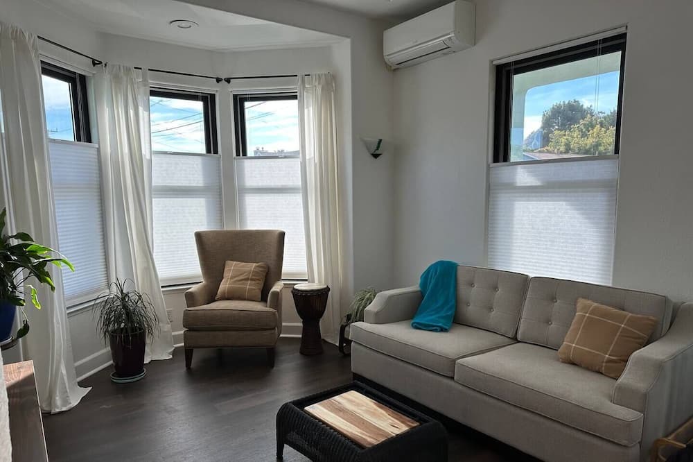 Photo of Livingroom in Opal Cliffs