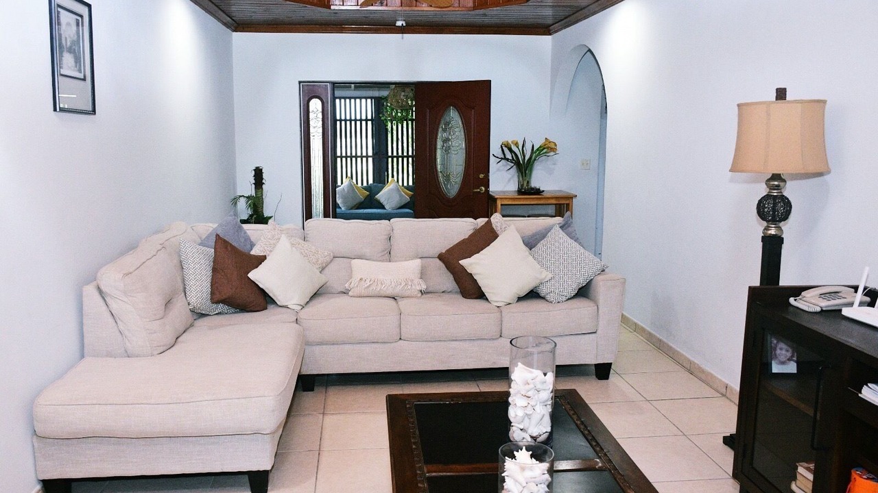 Photo of Livingroom in Cockburn Town