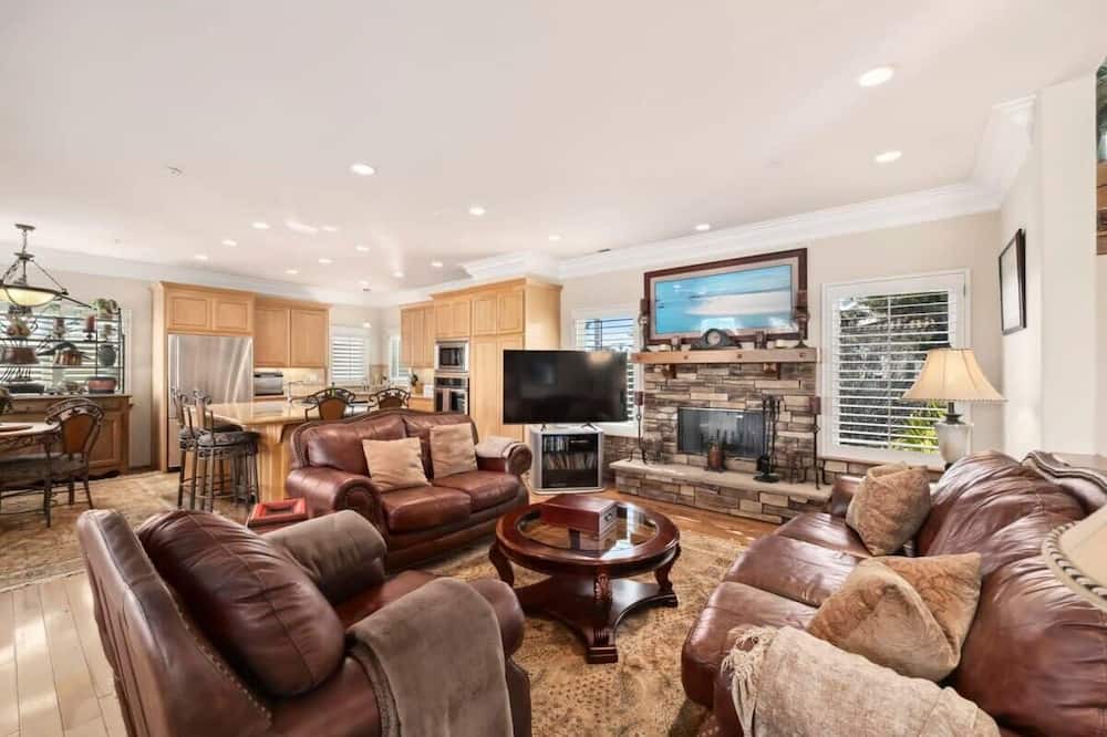 Photo of Bedroom in Opal Cliffs