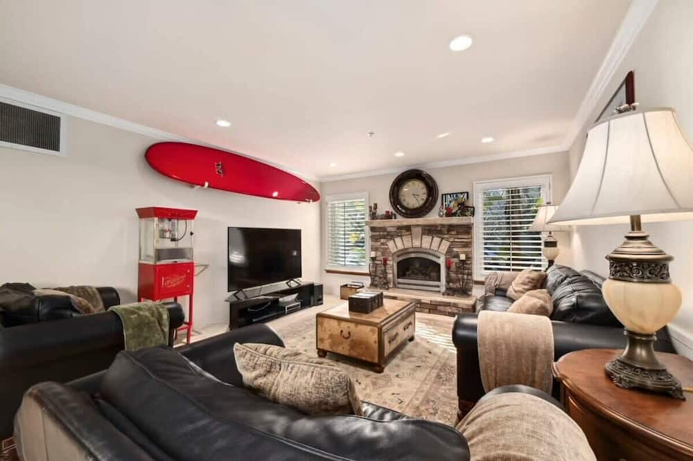 Photo of Livingroom in Opal Cliffs
