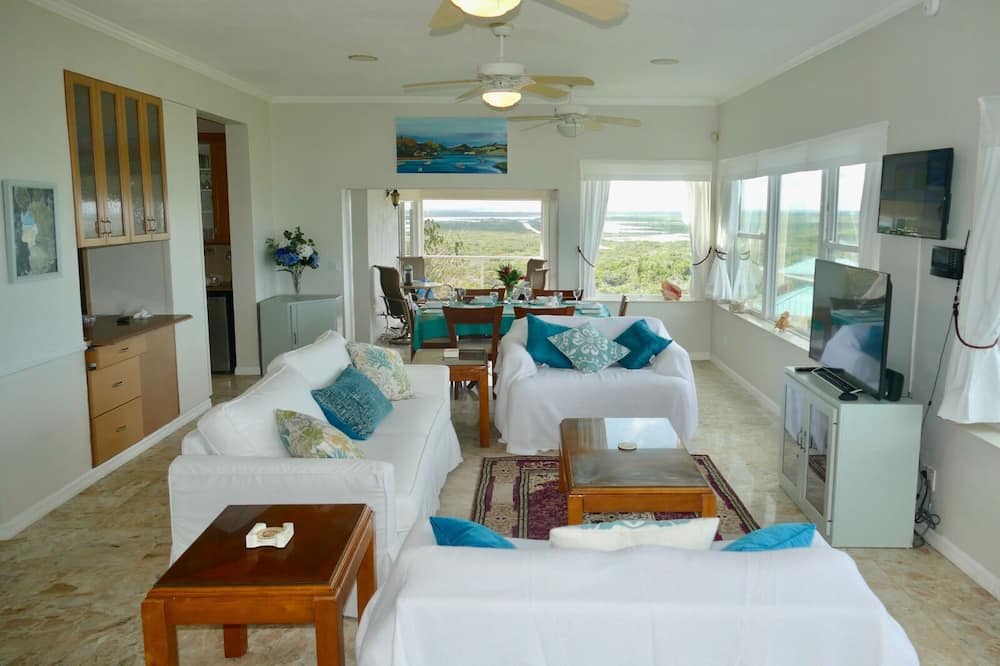 Photo of Livingroom in Conch Bar