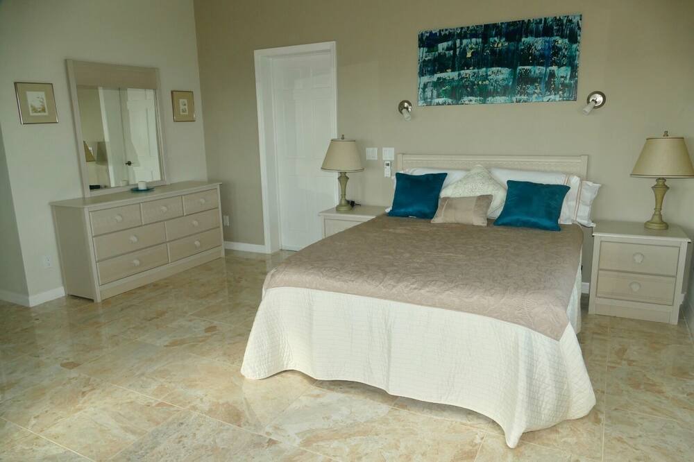 Photo of Bedroom in Conch Bar