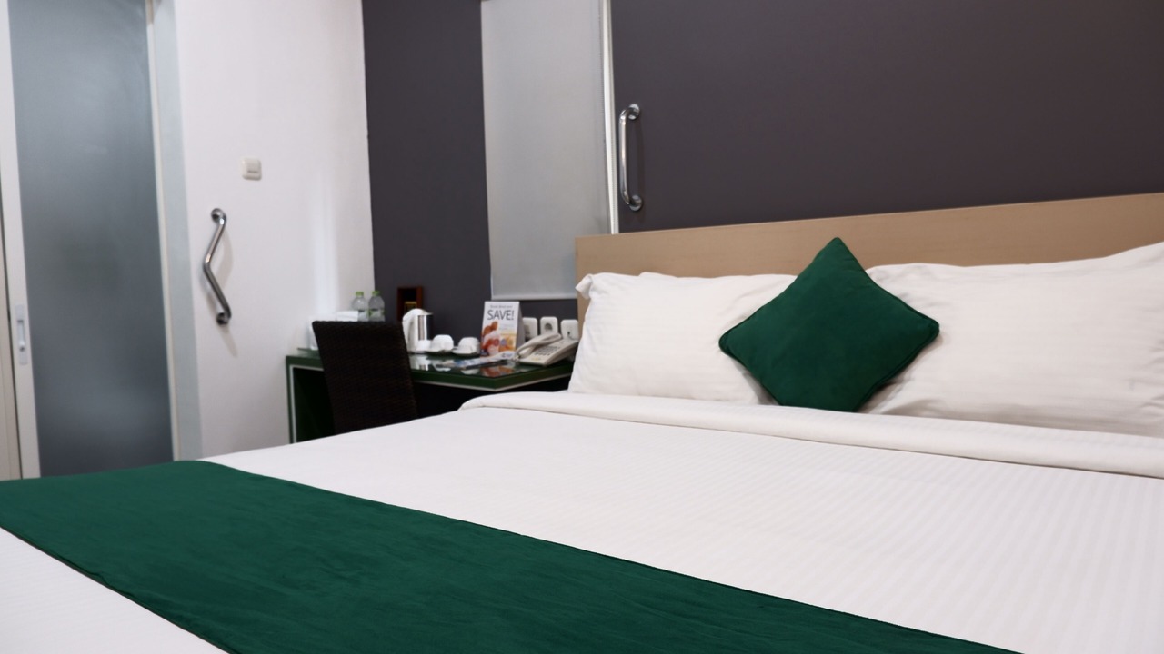 Photo of Bedroom in Kartika Plaza