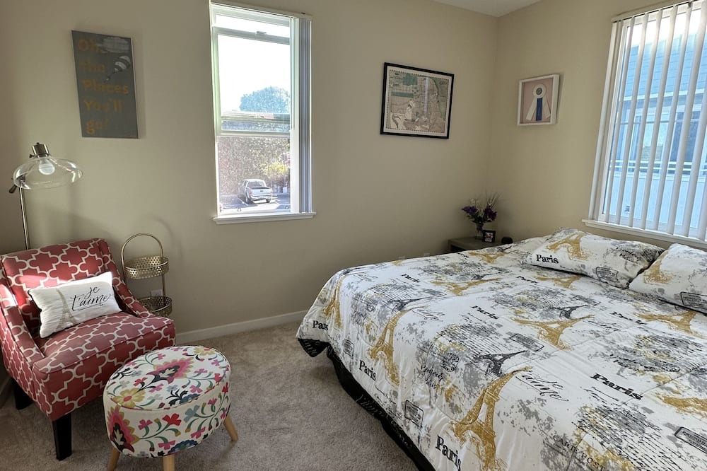 Photo of Bedroom in Opal Cliffs