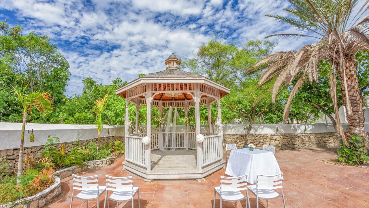 Photo of Patio Balcony in Cockburn Town