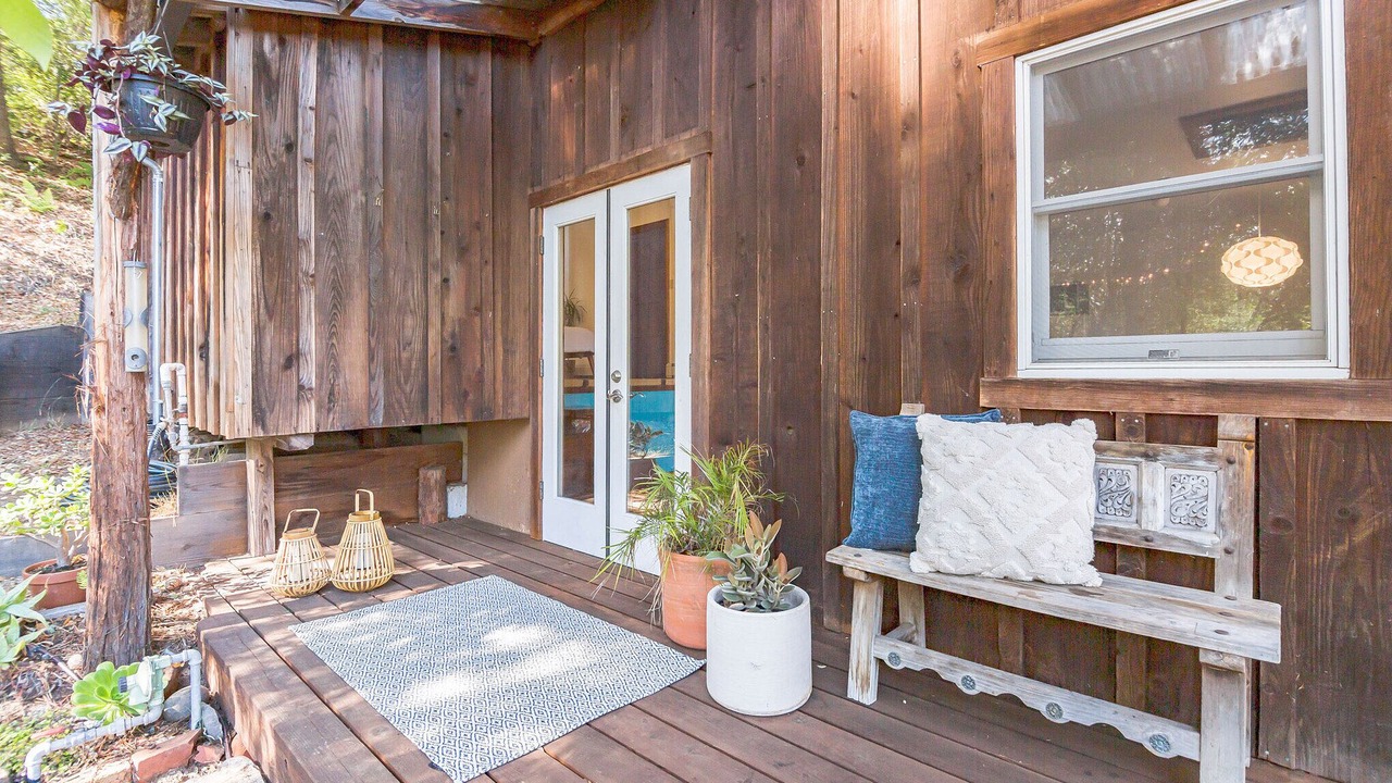 Photo of Patio Balcony in Day Valley