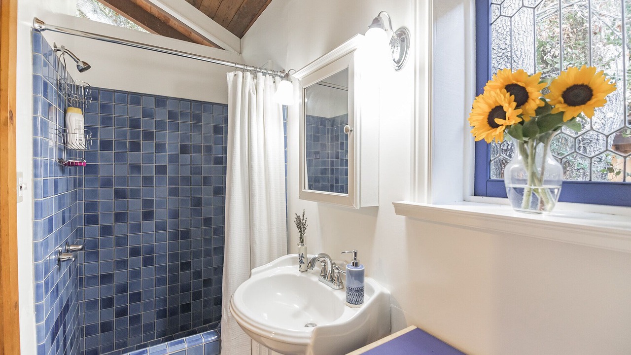 Photo of Bathroom in Day Valley