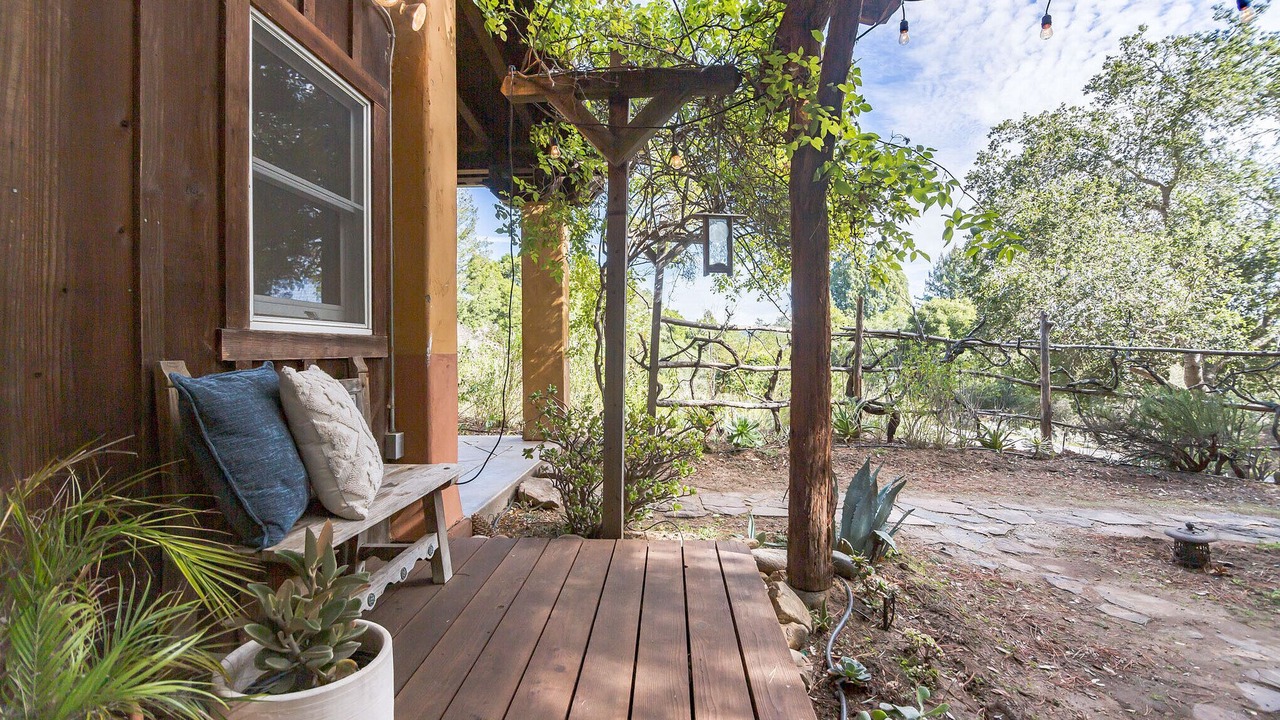 Photo of Patio Balcony in Day Valley