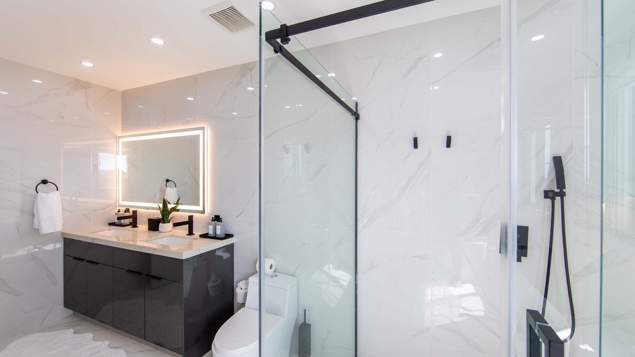 Photo of Bathroom in Discovery Bay