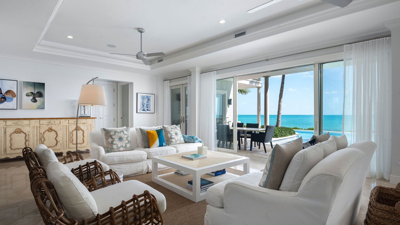 Photo of Livingroom in Long Bay Hills