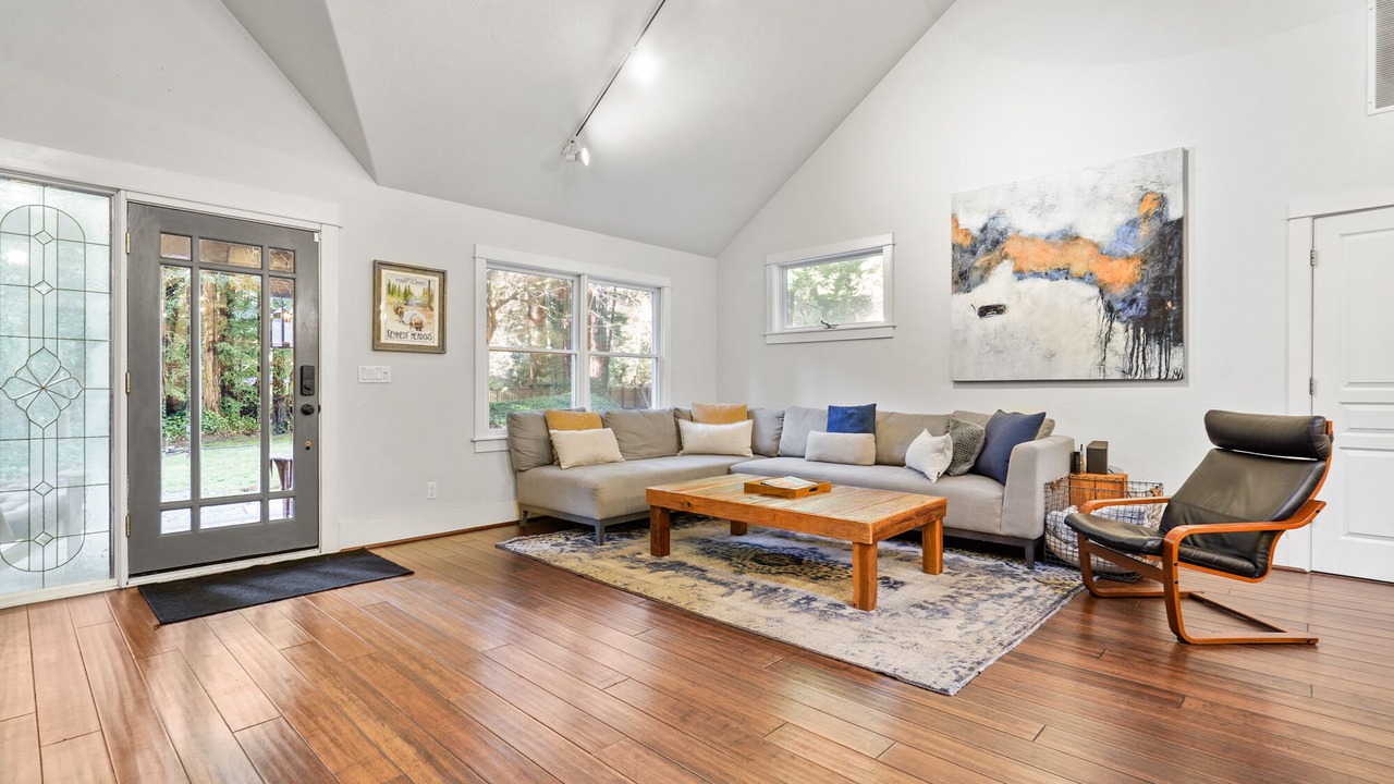 Photo of Livingroom in Felton