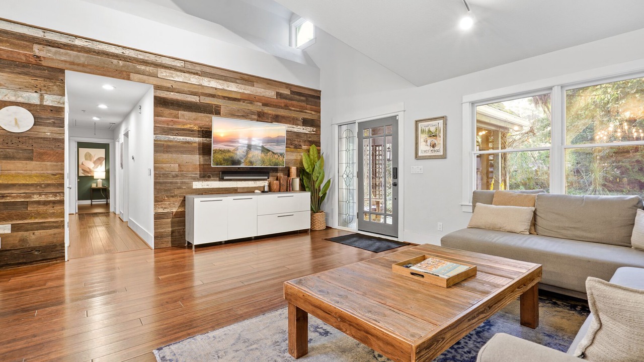 Photo of Livingroom in Felton