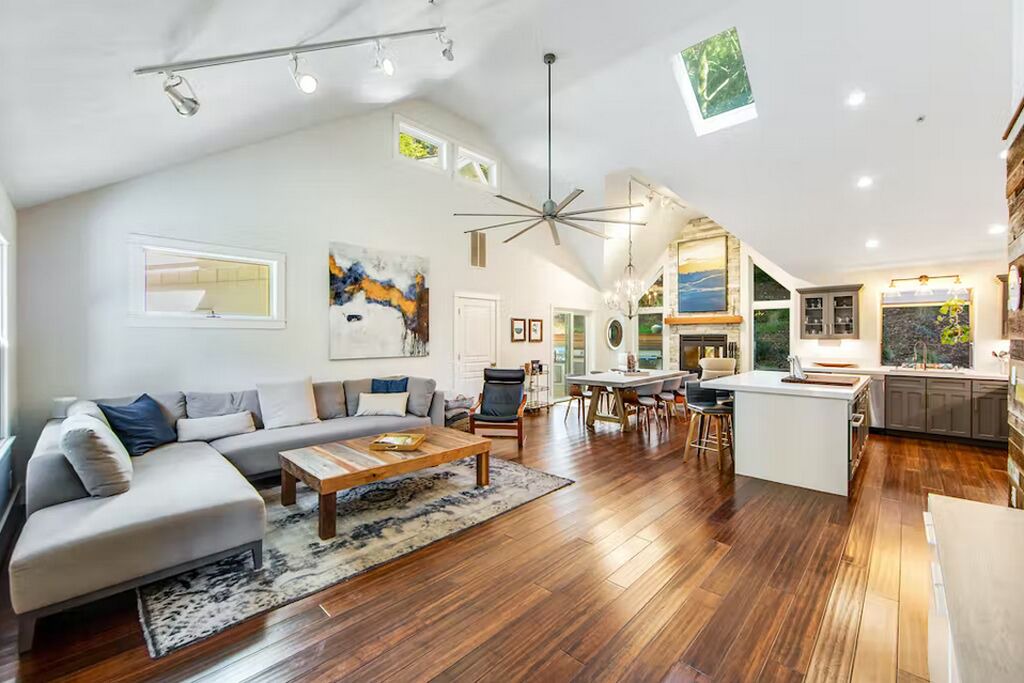 Photo of Livingroom in Felton