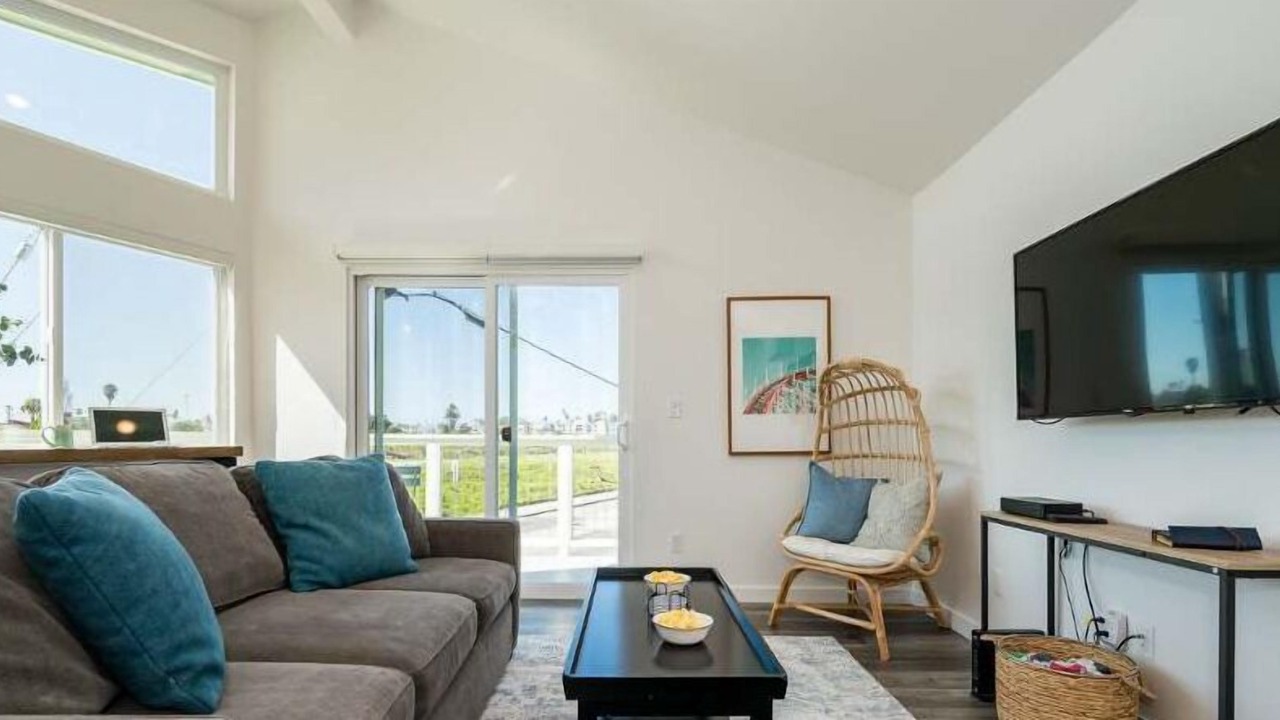Photo of Livingroom in Westside Santa Cruz
