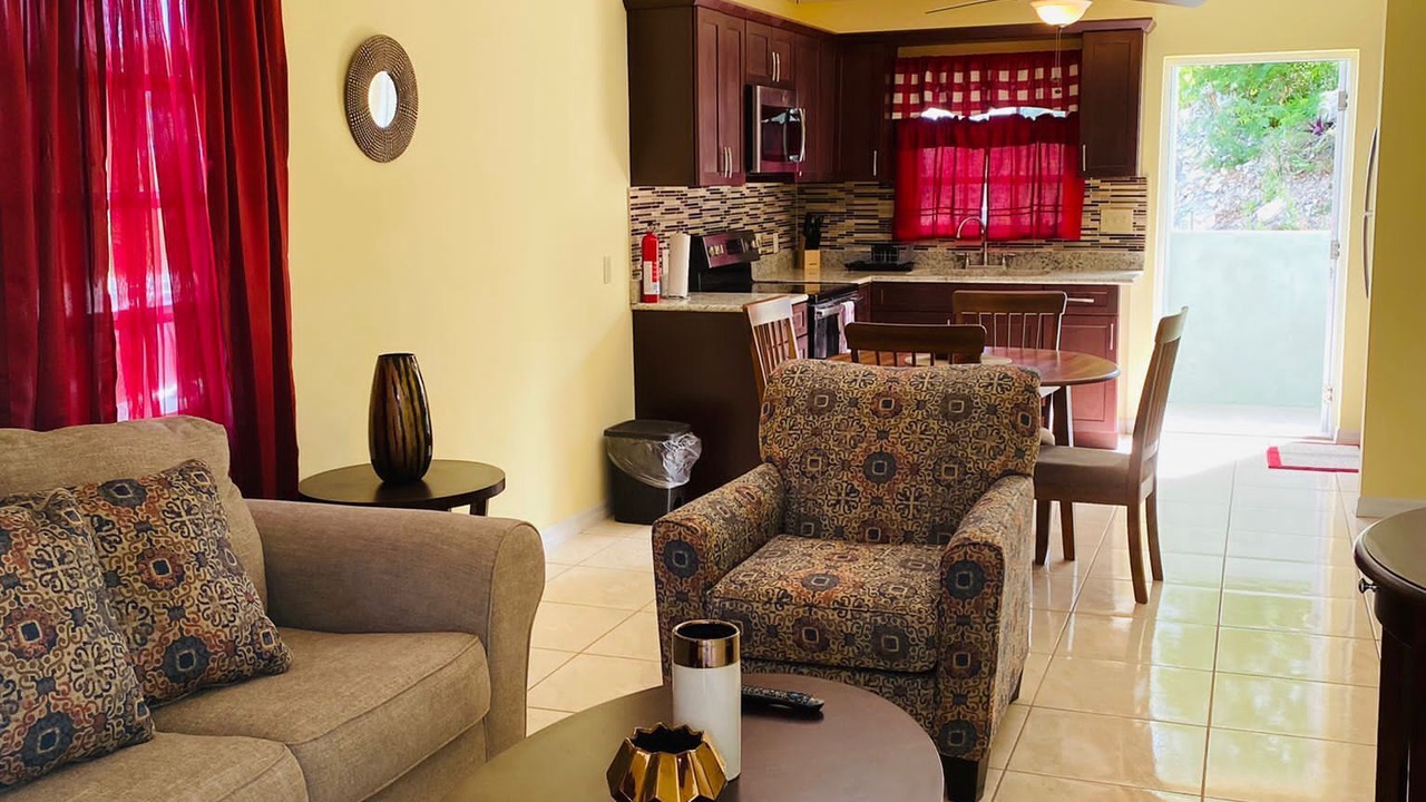 Photo of Livingroom in Long Bay Hills