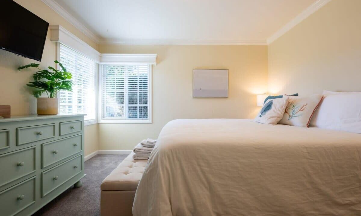 Photo of Bedroom in Opal Cliffs