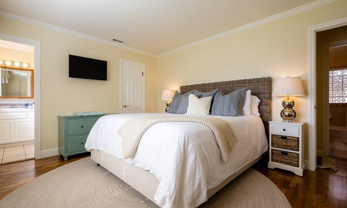 Photo of Bedroom in Opal Cliffs