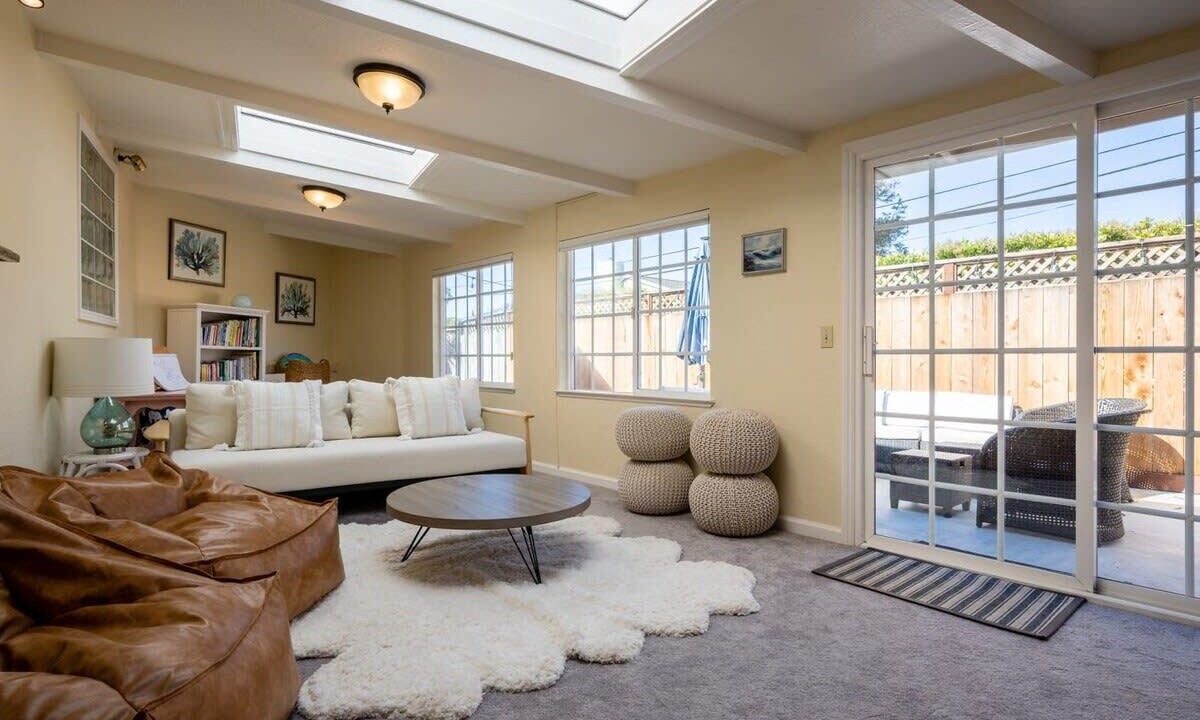 Photo of Livingroom in Opal Cliffs