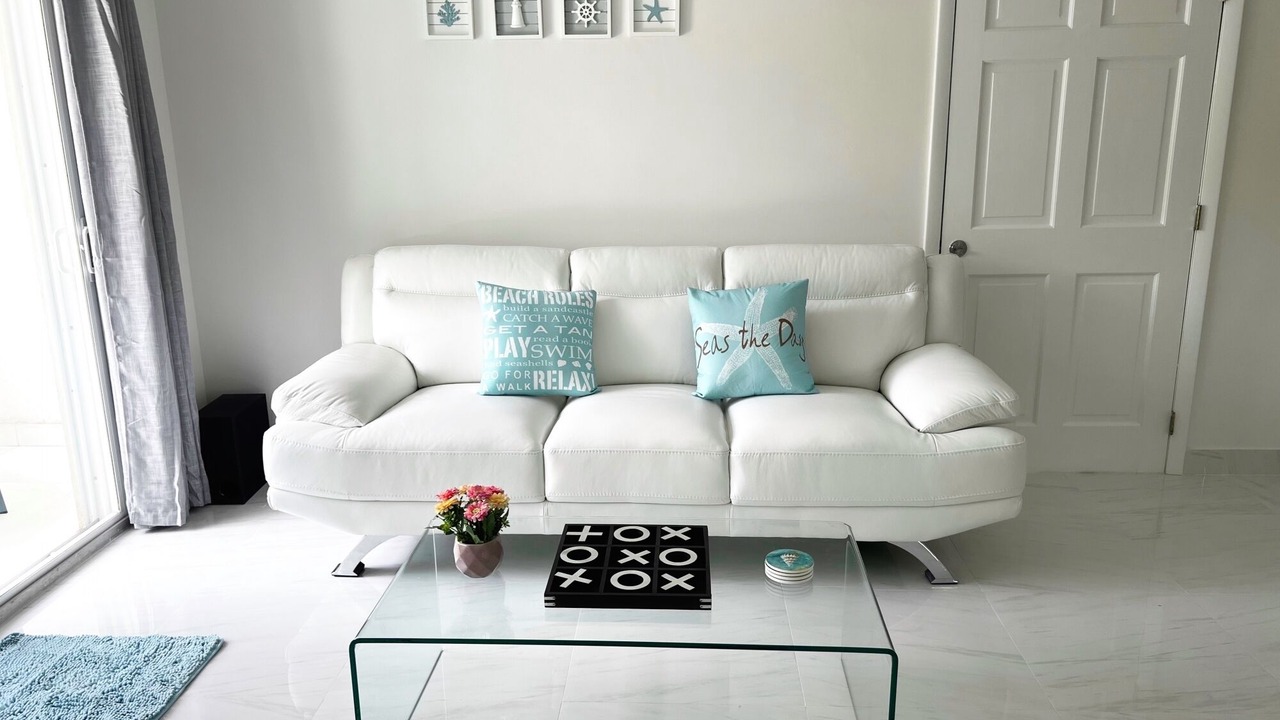 Photo of Livingroom in Leeward Settlement