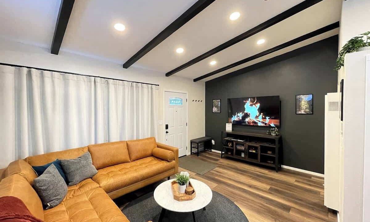 Photo of Livingroom in Felton