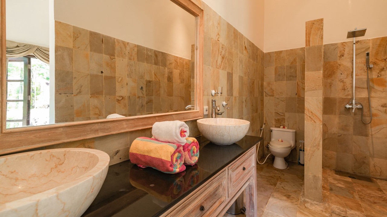 Photo of Bathroom in Bukti