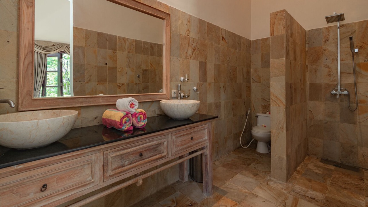 Photo of Bathroom in Bukti