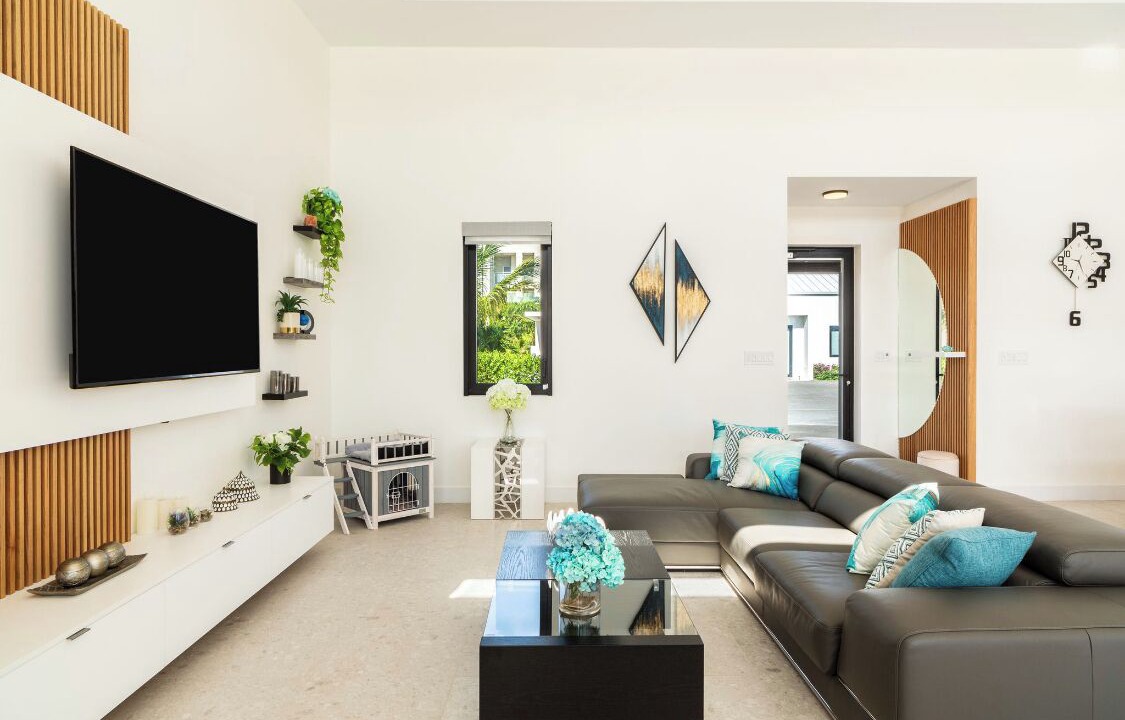 Photo of Livingroom in Leeward Settlement