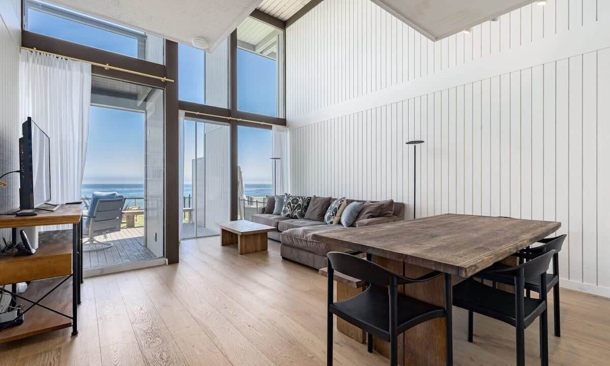 Photo of Livingroom in Opal Cliffs