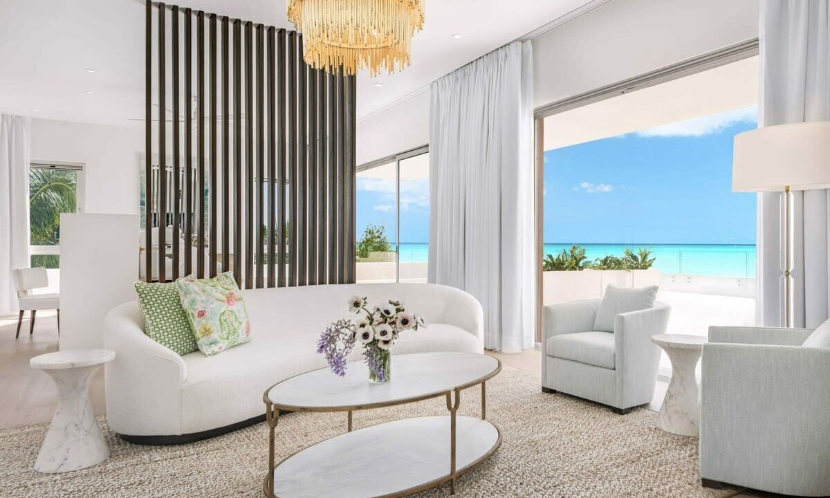 Photo of Livingroom in Long Bay Hills