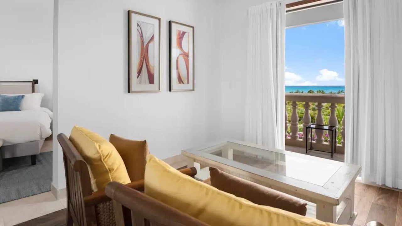 Photo of Livingroom in Grace Bay